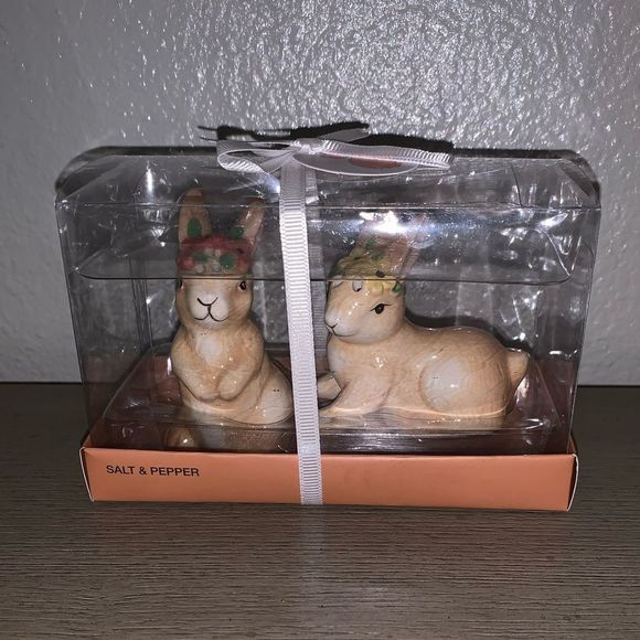 NWT Brown Easter Bunny Salt and Pepper Shakers - Picture 1 of 3